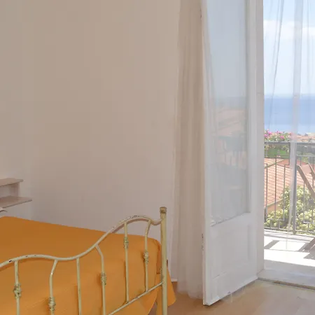 Pupi Catania Etna 3* Aci Castello