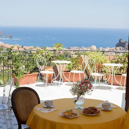 Pupi Catania Etna - #viaggiosiciliano Couette-café 3*