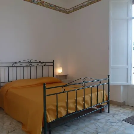 Pupi Catania Etna - #viaggiosiciliano Couette-café Aci Castello
