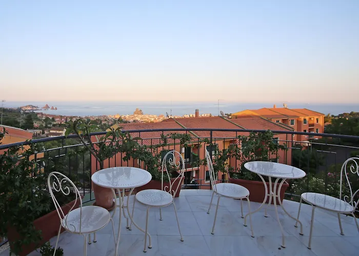Pupi Catania Etna Hotel Aci Castello